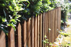Timber Picket Fence Fitter Watford